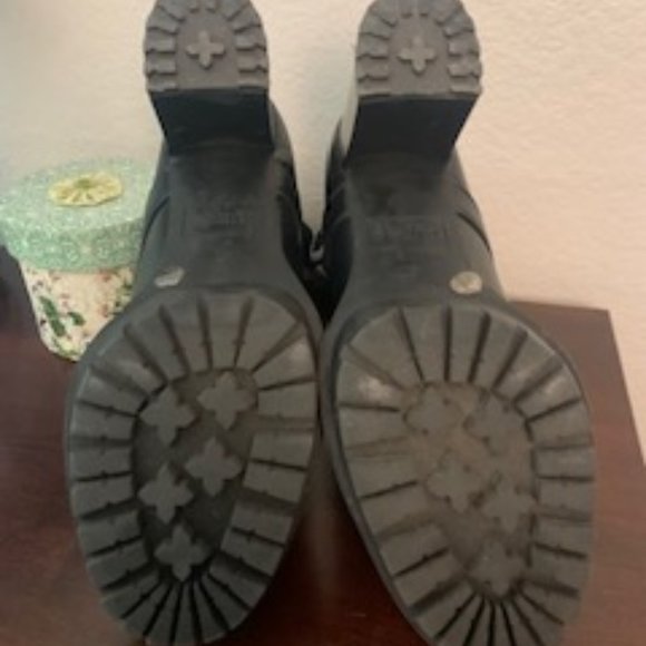 👢Step Up Your Style with Guess Grows-R Platform Ankle Boots! 👢 Womens size  10 - Picture 9 of 14